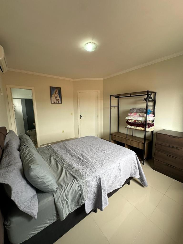 Edesia B-303 - Dois - 1 *