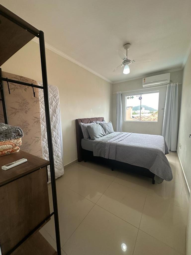 Edésia B-303 - Dois Dormitórios - 1 Apartamento *